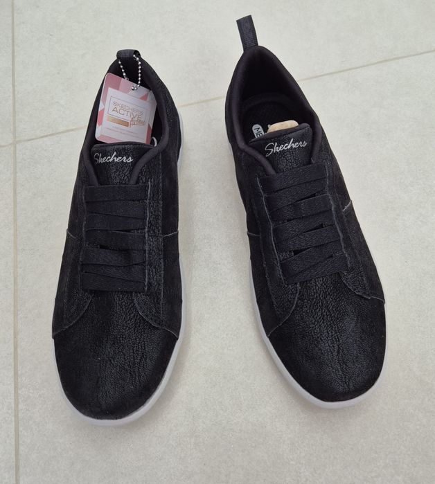 Vand papuci noi Skechers