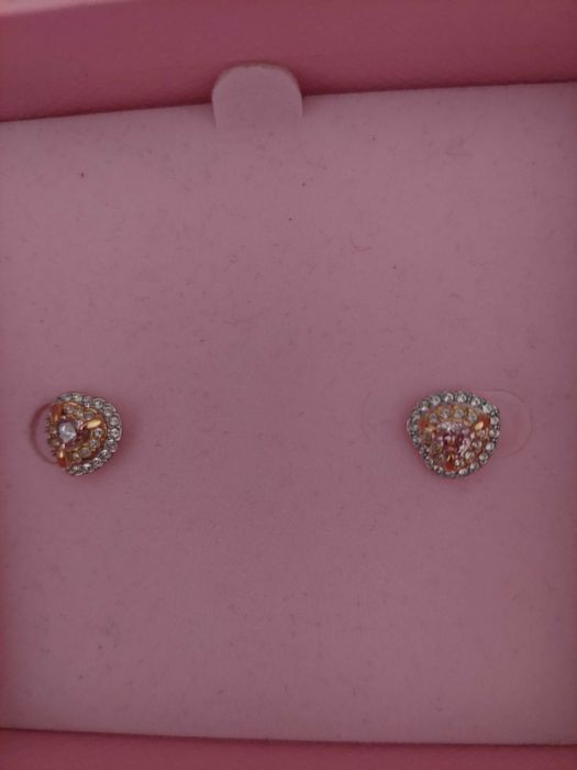 Продавам обици оригинални на swarovski