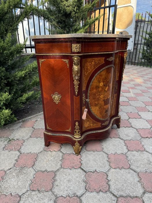 Comoda din lemn masiv cu intarsii, elemente bronz si blat marmura