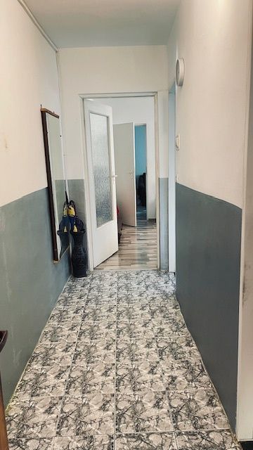 Vând apartament 3 camere Oradea Rogerius.Etaj 1.