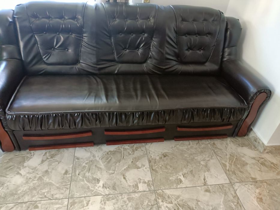 canapea din piele cu fotolii folosita 1 an in stare f bună