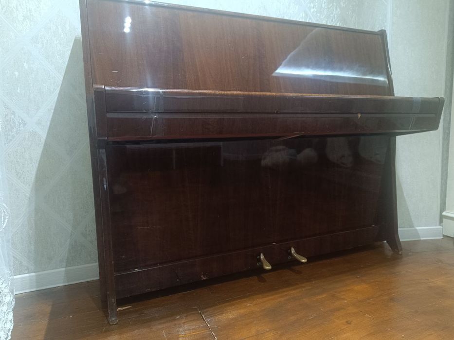Продаётся Пианино Petrof