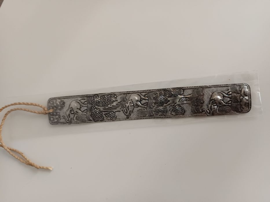 Разделители за книги от Азия, посребрени, с перла, от кожа и др. вещи