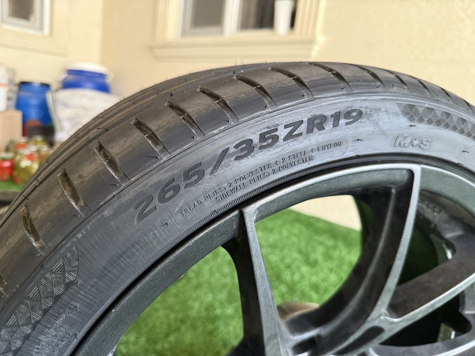 265/35/19 Шины летние новые