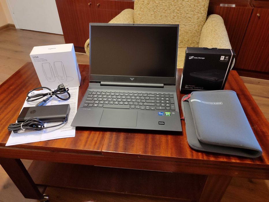 Нов лаптоп HP Victus 16-d1000nu цвят Mica Silver.