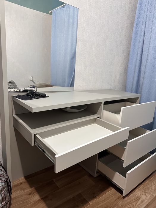 Продается туалетный столик