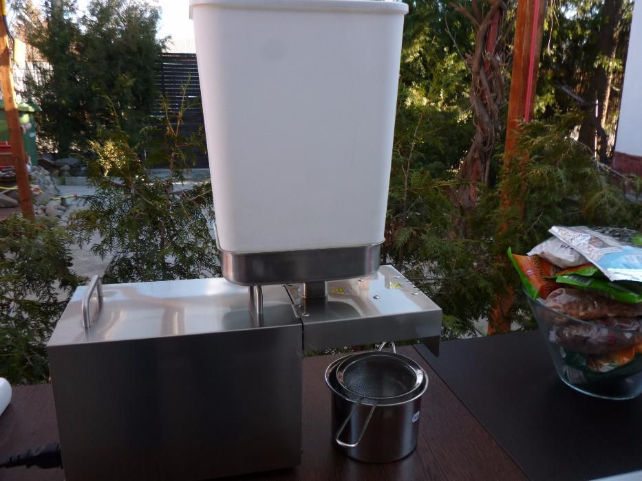 Presa ulei la rece - 0.4Kw 220V inox Garantie 1 an