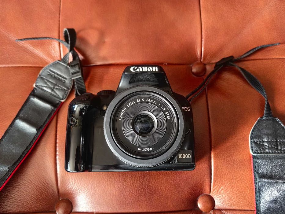 Фотоапарат Canon EOS 1000D