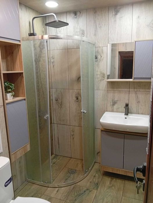 Душ кабина неизползвана