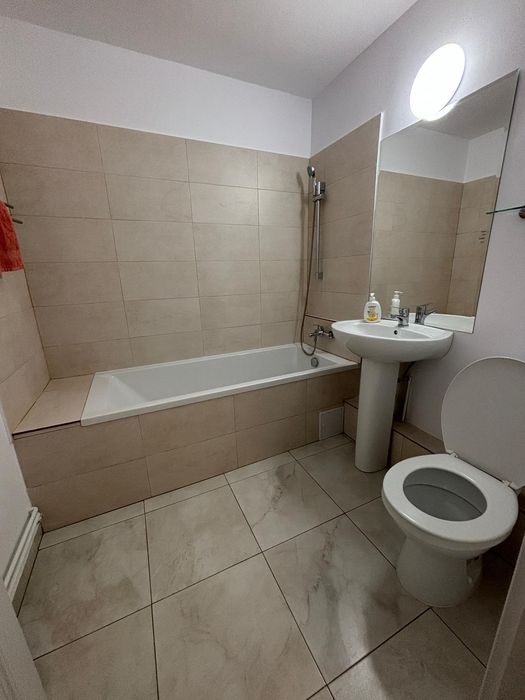 Închiriez apartament