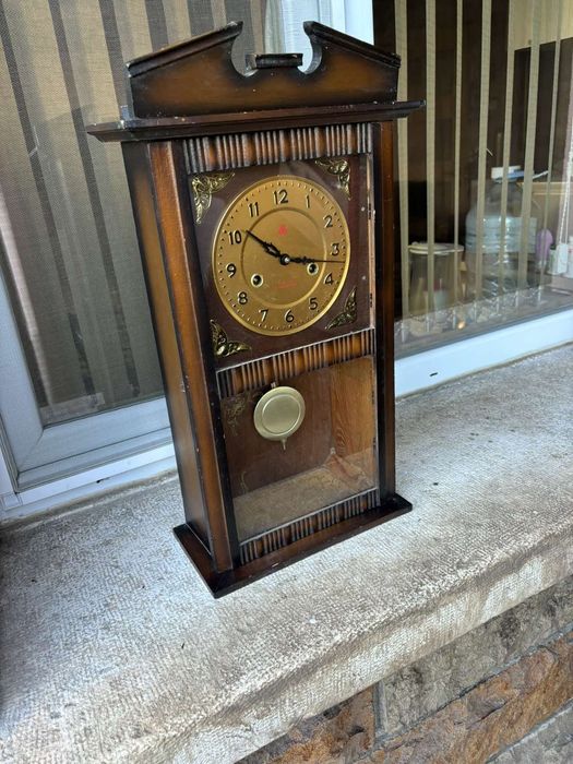 Стенен античен часовник в перфектно състояние