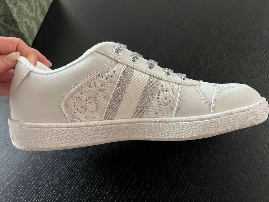 Продавам кецове на Gucci , модел 2024