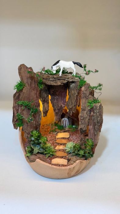 Композиция из суккулентов смотрите  в карусели ещё больше вариантов