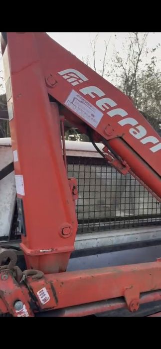 Două Macarale de vânzare Ferrari si Amco Veba