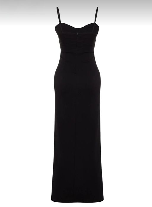 Елегантна дълга черна рокля