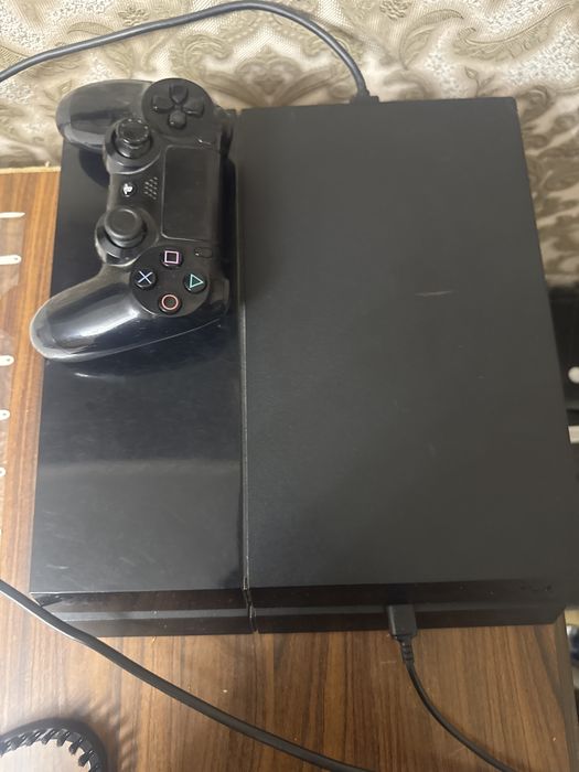 PlayStation 4 +1 pult