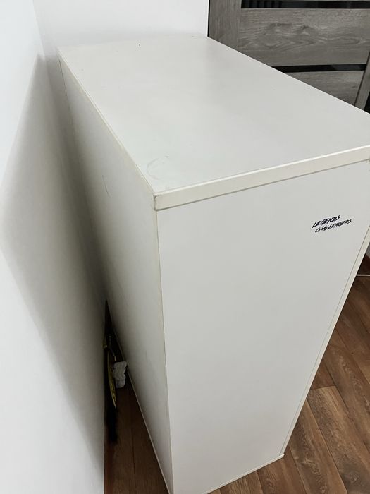 Белый шкаф с распошной дверью