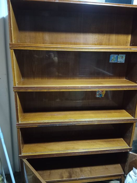 Продам книжный шкаф
