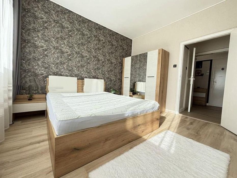 Дава се под наем Тристаен апартамент в София, Гоце Делчев - 100 кв.м за 880 € - Снимка #6