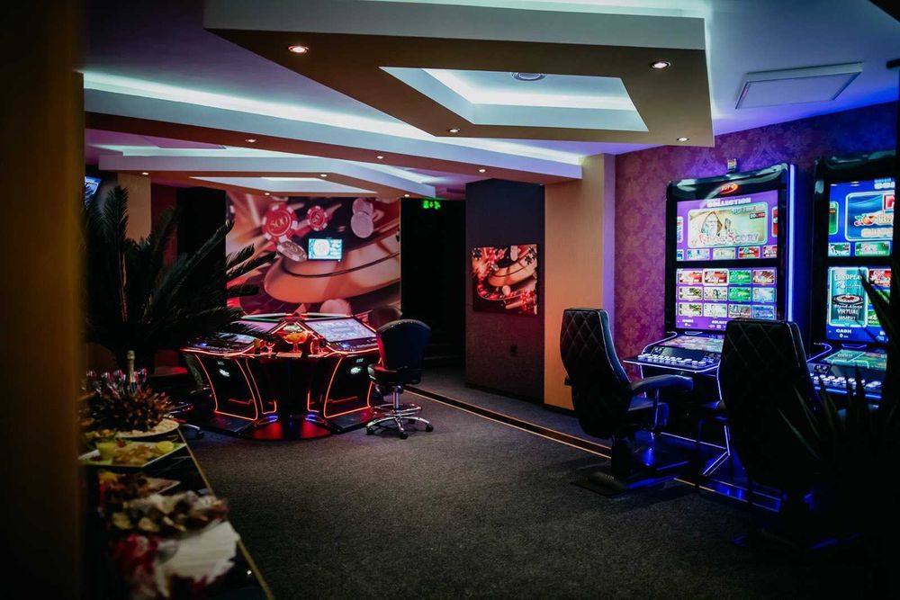 Дава се под наем Заведение в Враца, Център - 300 кв.м за 2500 € - Снимка #6