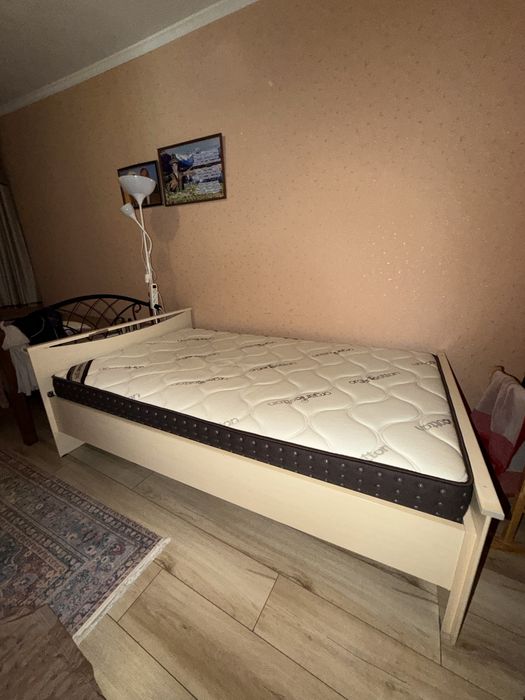 Продаётся кровать с матрасом