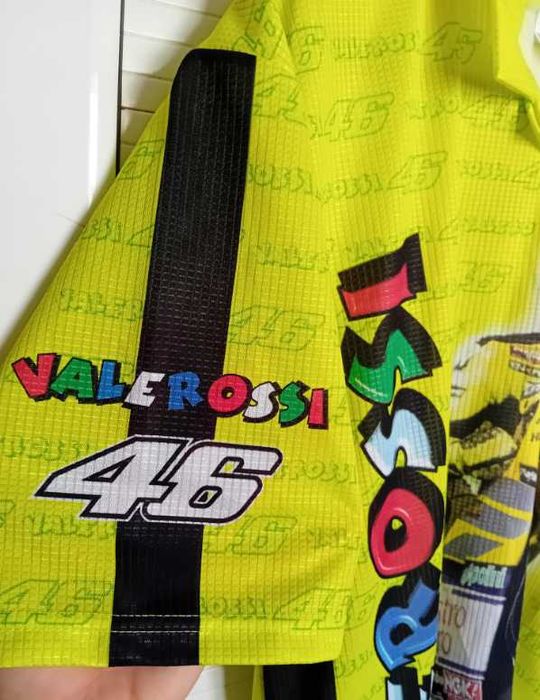 Уникална тениска на Валентино Роси