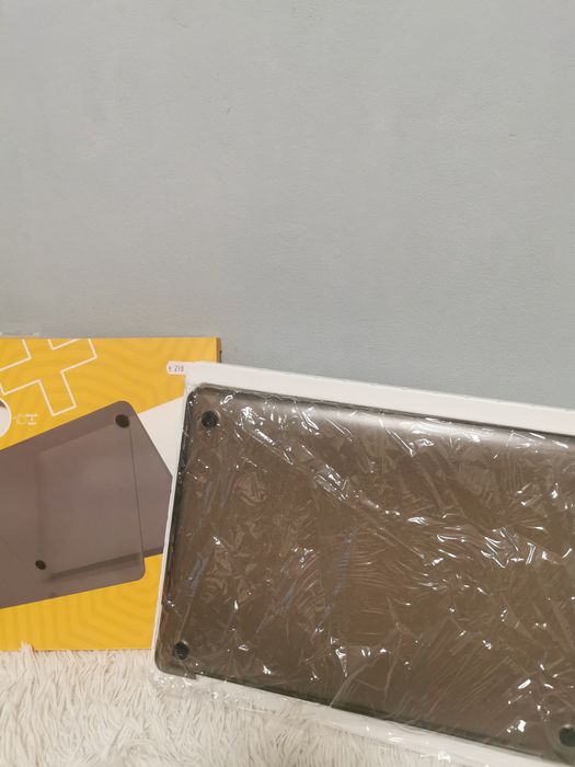 Husă protecție laptop semitransparentă ( MacBook Pro)
