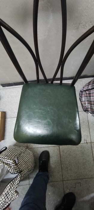 Продам два стула