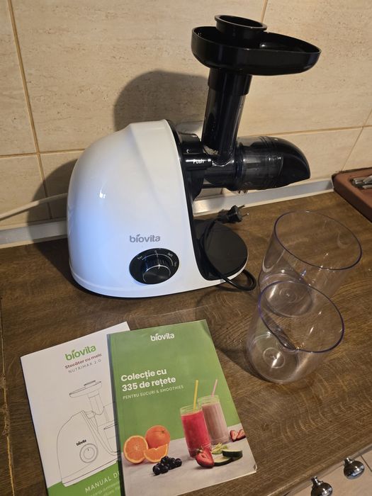 Storcător de fructe și legume Biovita  cu presare la rece, 150 W, 800