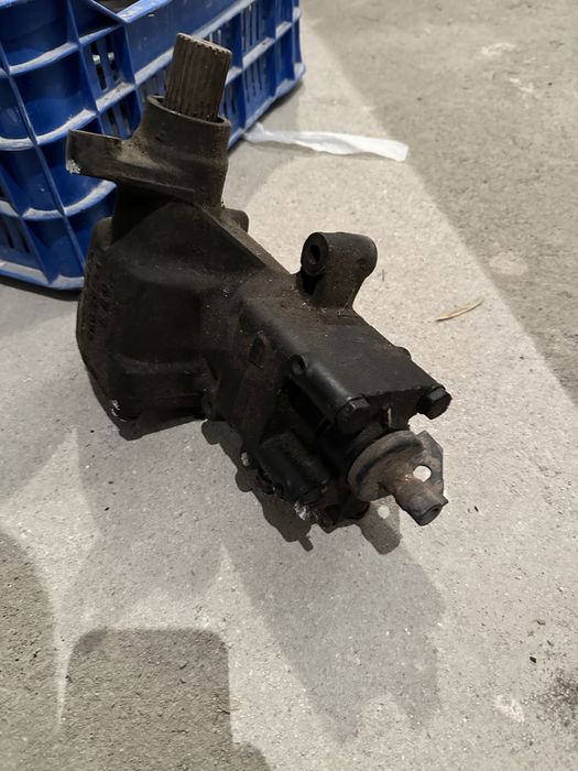 Секторна кутия БМВ 730 Е38