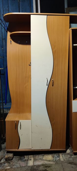 Продам стенку прихожую