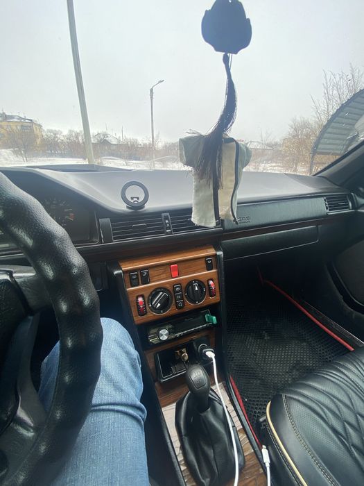 W124 Mercedes Benz 2.8 л