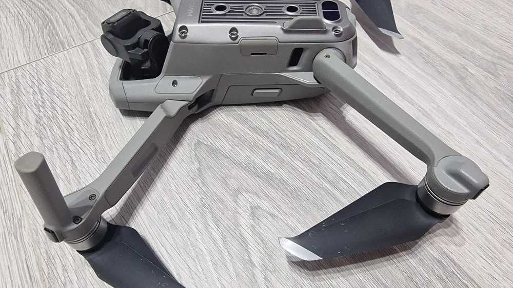 Drona DJI Air 2 + telecomanda + incarcator