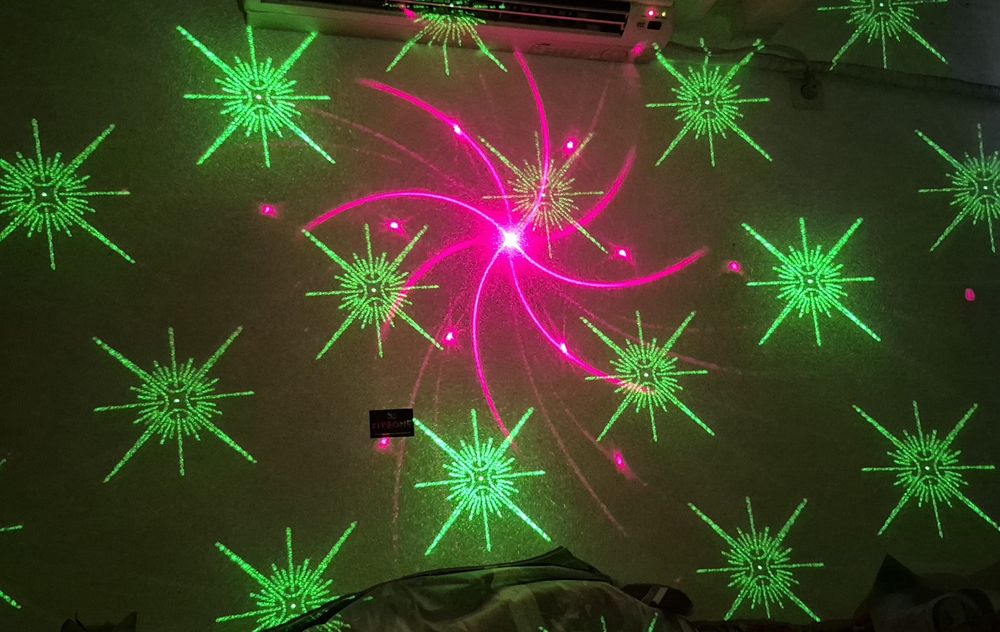 DJ Disco Laser за партита със визуални ефекти сменящи се според ритъма