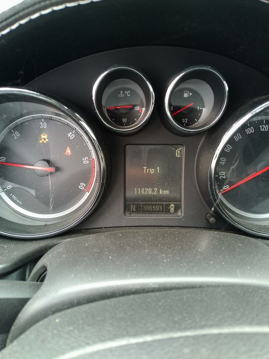 Dezmembrez Opel Insignia