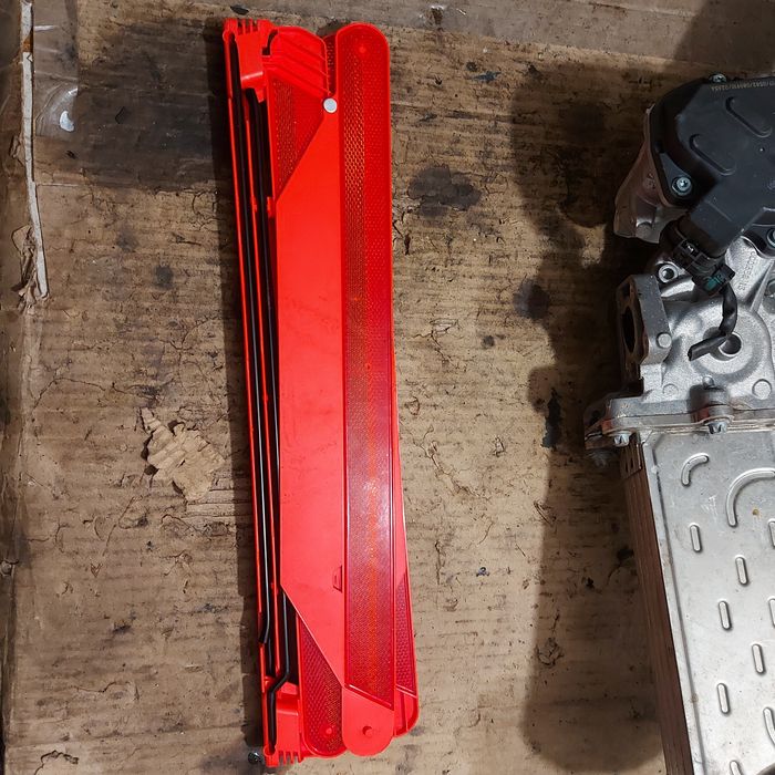 Оригинален триъгълник Мерцедес Е клас 212 / Mercedes E class w212