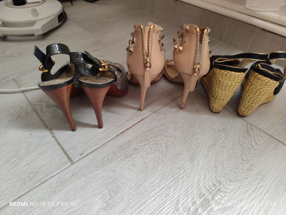 Sandale Louis Vuitton,Valentino in stare foarte buna