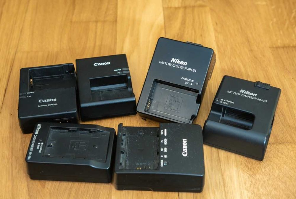 Capace Nikon / Canon; Parasolare; Filtre; Accesorii foto