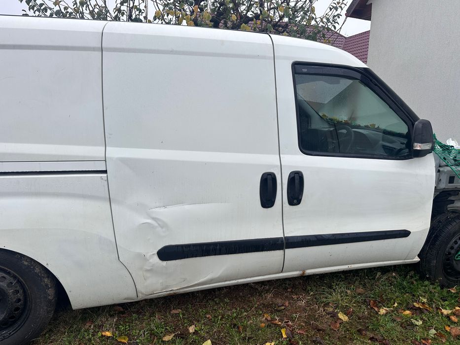 Dezmembrez Opel Combo 1.3 Cdti