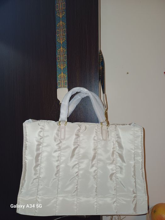 Дамска чанта с дълга дръжка