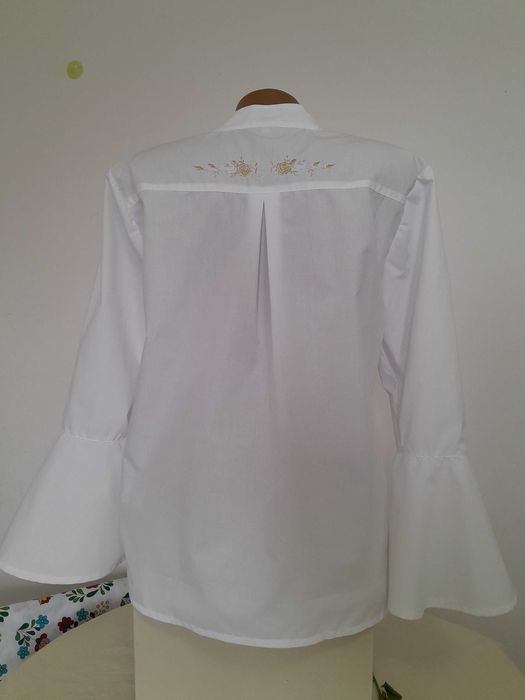 Bluze albe şi textile din bumbac