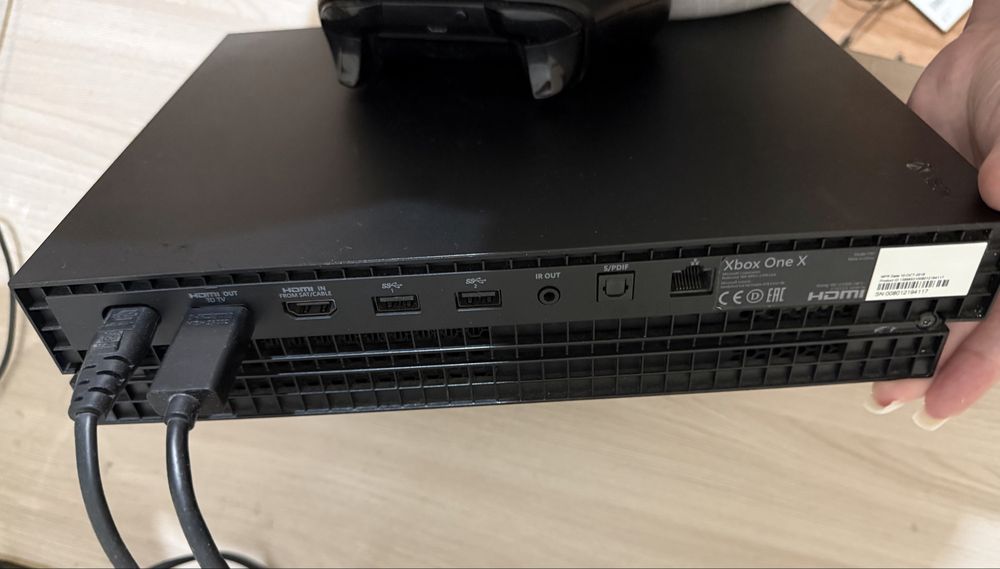 В продаже Xbox One X 1 TB