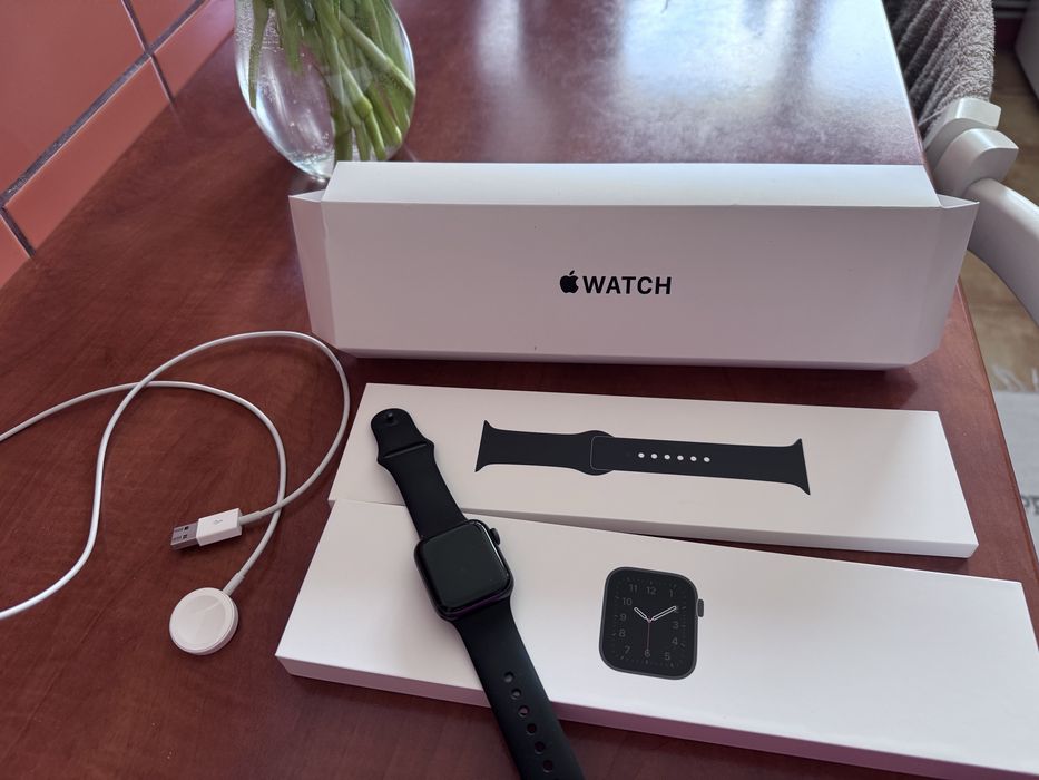 Apple Watch SE 40 mm GPS + Cellular (A2355) – stare excelentă