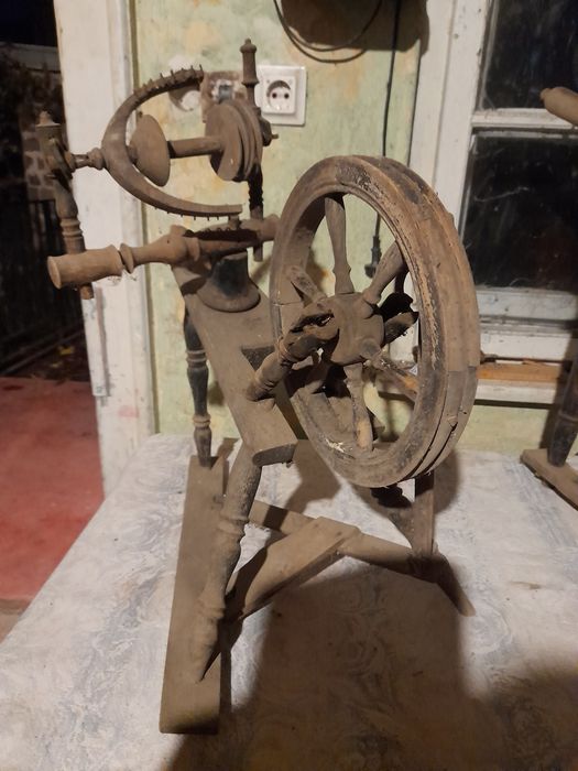 Mașină de tors mare și mică