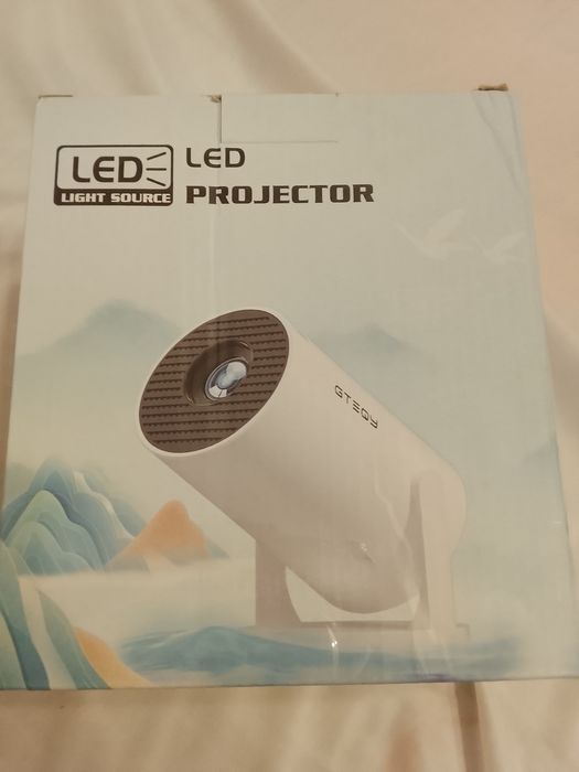 Videoproiector mini portabil nou-nouț