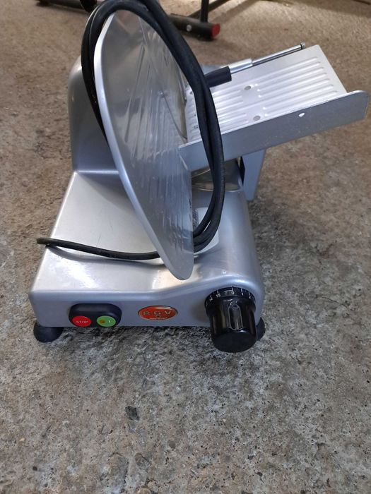 Професионална Колбасорезачка Ф.25