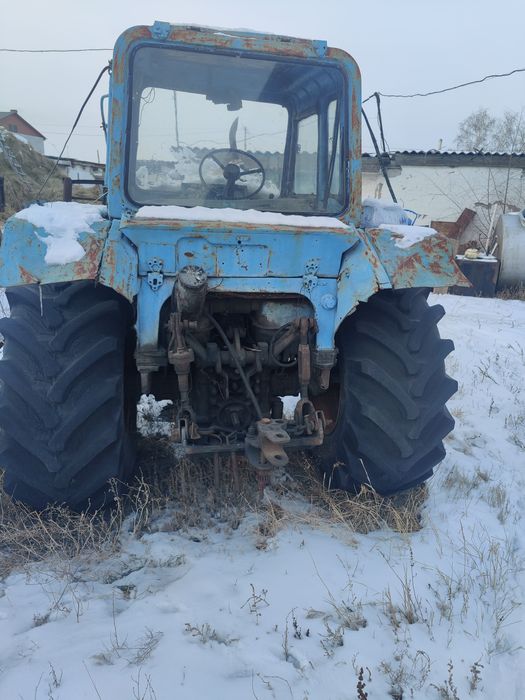 Трактор МТЗ-80 на ходу