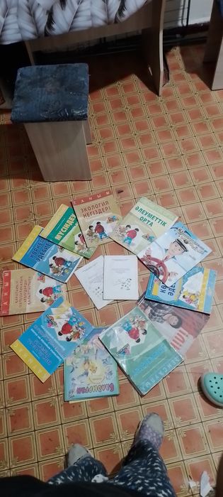 Отдам часы и хлебницу