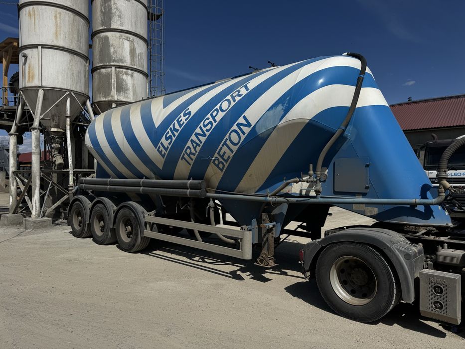 Vand cimentruc sau schimb cu cap tractor