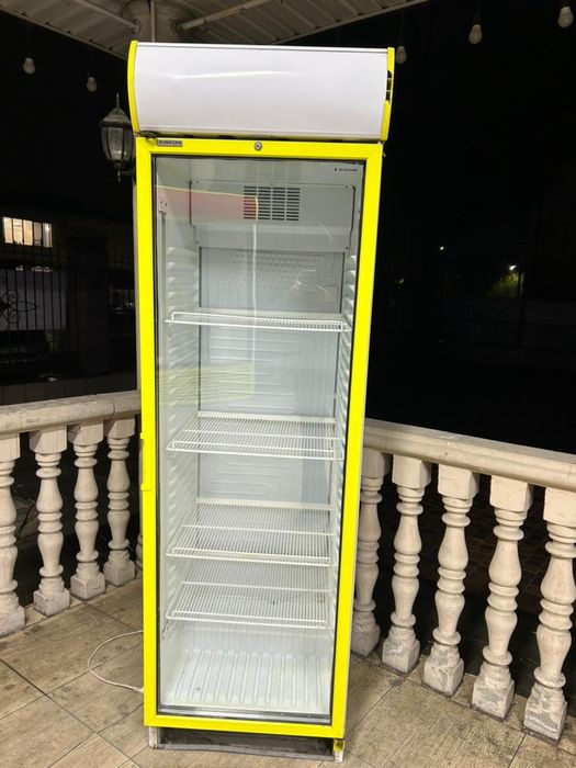 2 Холодильника (витринный, торговый)